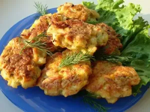 Рублені котлети з курячого філе з сиром і сметаною