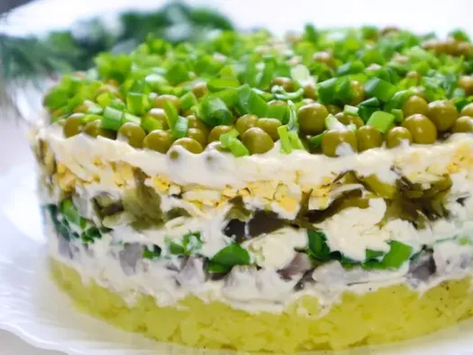 Картопляний салат з оселедцем та плавленим сиром