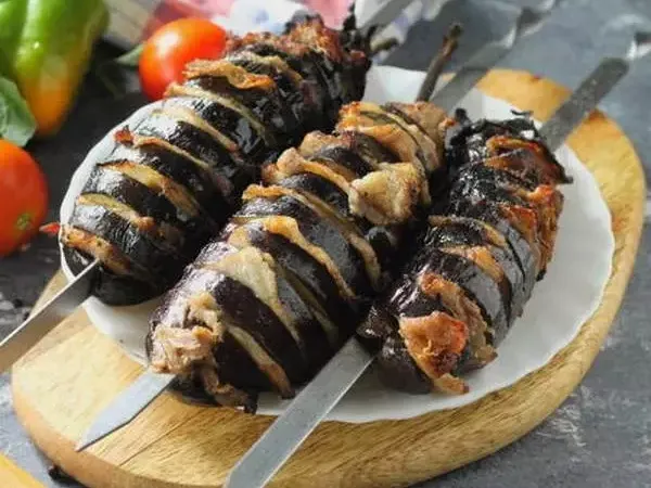 Овочевий шашлик з баклажанів, перцю та цибулі