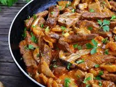 Фото: Бефстроганов з яловичини