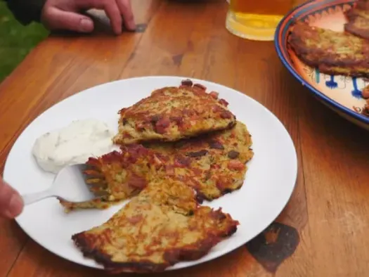 Брамбораки: чеські деруни з беконом та грудинкою