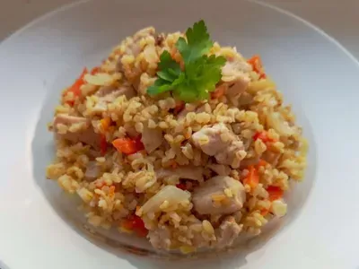 Булгур з курятиною та овочами у духовці