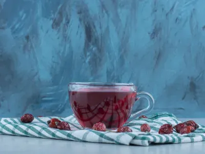 Фото: Чай з журавлини, липи та чебрецю