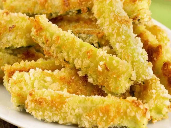 Цукіні, запечені у білковому клярі з пармезаном