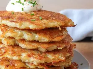 Деруни з шинкою та сиром