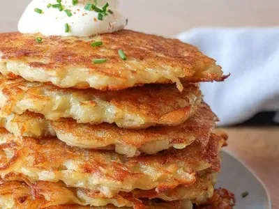 Деруни з шинкою та сиром