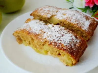 Фото: Дієтичний пиріг з яблуками без цукру та борошна