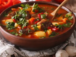 Фото: Ситний бограч з м'ясом та овочами