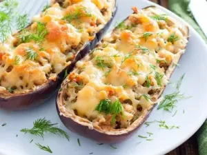 Фаршировані баклажани з м'ясним фаршем та овочами