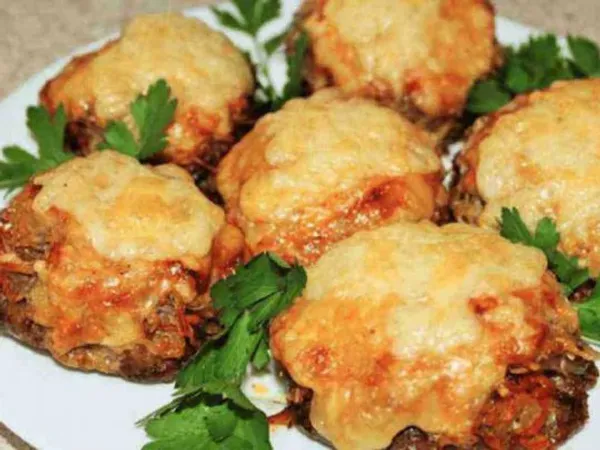 Фото: Запечені гнізда з фаршу та сиру