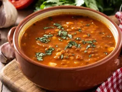 Гороховий суп з копченою паприкою