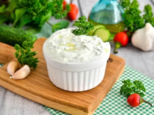 Класичний соус дзадзикі (грецький цацикі)
