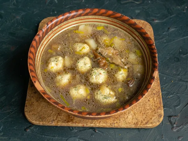 Грибний суп із сушених грибів з курячими фрикадельками