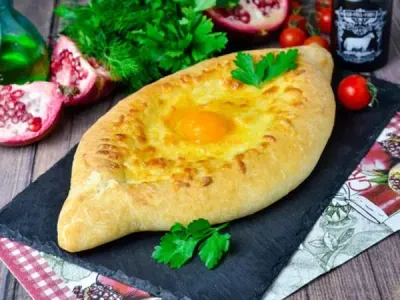 Хачапурі по-аджарськи