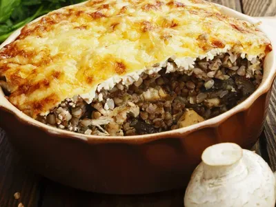 Фото: Гречана запіканка з грибами та твердим сиром