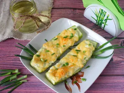 Кабачки з сирною начинкою