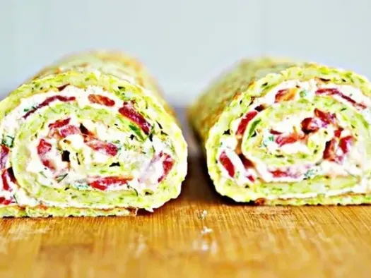 Кабачковий рулет з сирною начинкою