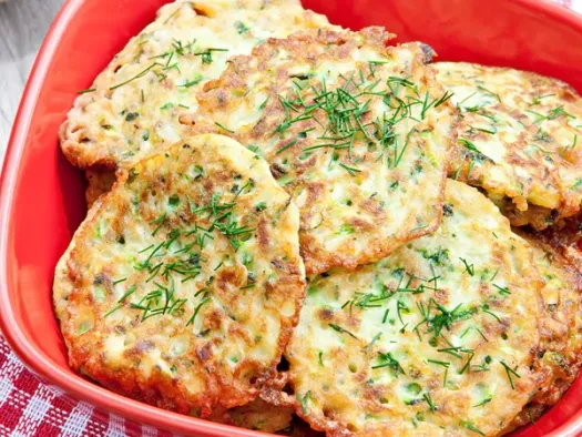 Кабачкові оладки з куркою та часником