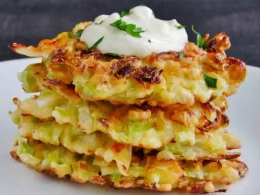 Фото: Капустяники з молодої капусти на сметані