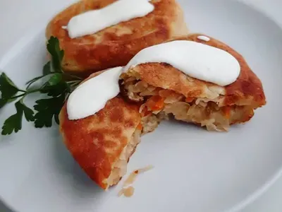 Картопляні котлети з квашеною капустою