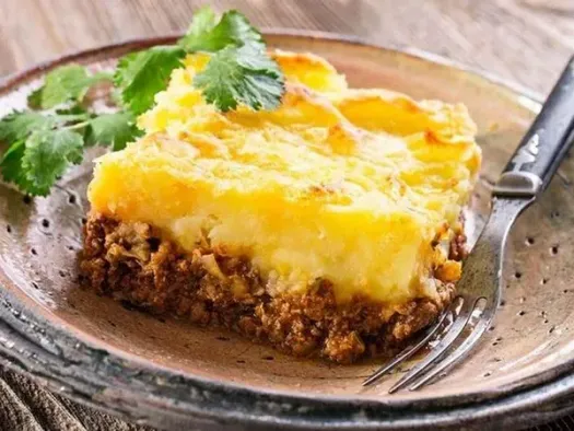 Картопляна запіканка з фаршем і сиром