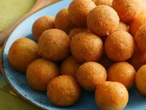 Фото: Смажені картопляні кульки з сиром та хрумкою скоринкою