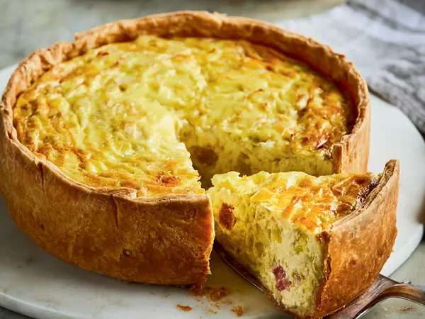 Кіш з куркою, овочами та сиром