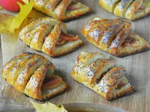 Конвертики з яблуками без дріжджів