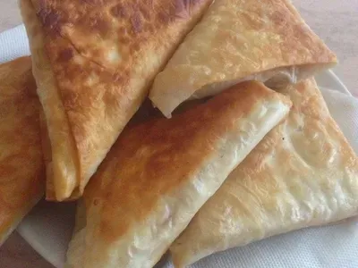 Конвертики із лавашу з кисломолочним сиром та яблуками