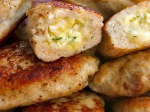 Фото: Котлети "Пташине молоко" з сирною начинкою