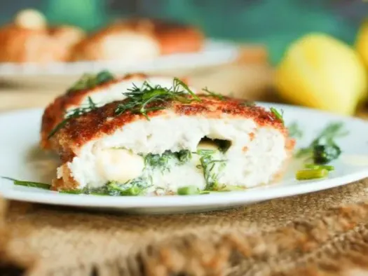 Соковиті котлети з індички фаршировані сиром
