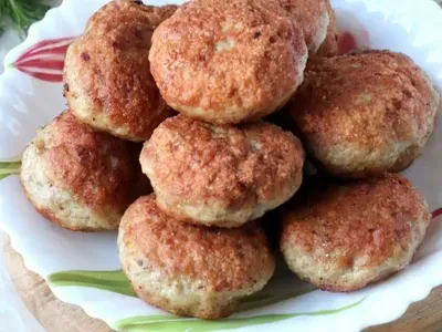 Фото: Котлети зі свинячого фаршу з манкою