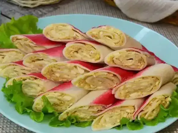 Фото: Крабові палички, фаршировані печінкою тріски та яйцем