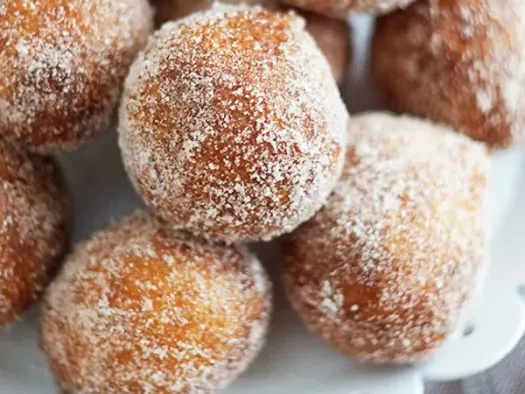 Кульки з кисломолочного сиру з яблучною начинкою