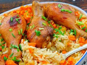 Курячі гомілки з рисом у духовці