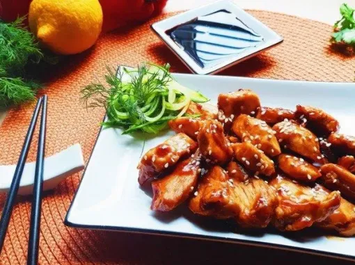 Фото: Курка в соєвому соусі з кунжутом