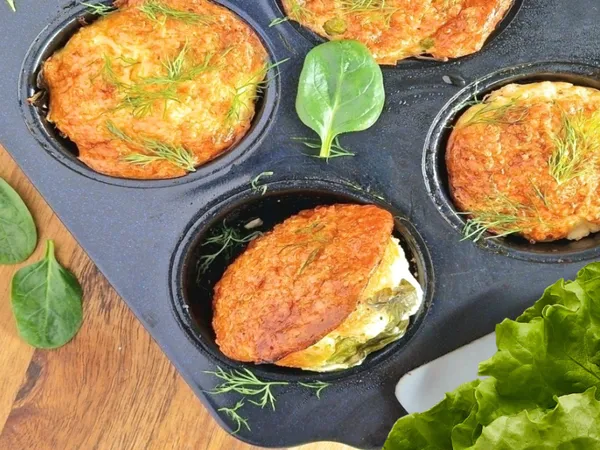 Кекси з куркою, шпинатом, горошком та кукурудзою