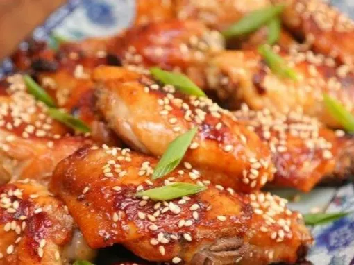 Фото: Курячі крильця у медово-гірчичному маринаді, запечені у духовці