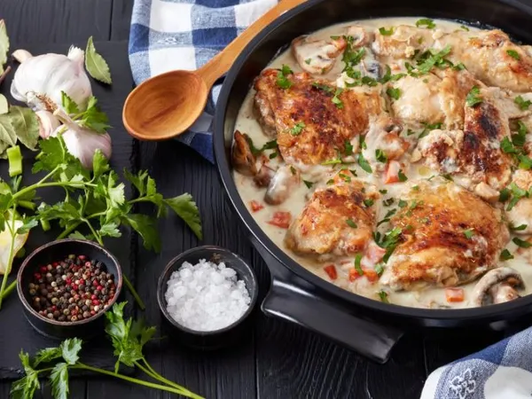 Курячі гомілки під вершковим соусом