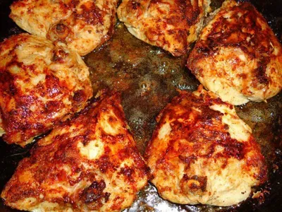 Курячі стегенця на сковороді