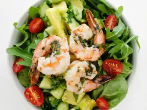 Фото: Легкий салат з креветками