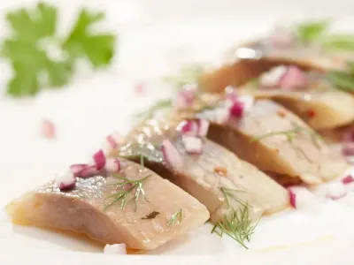 Європейська, Закуски, Маринований оселедець