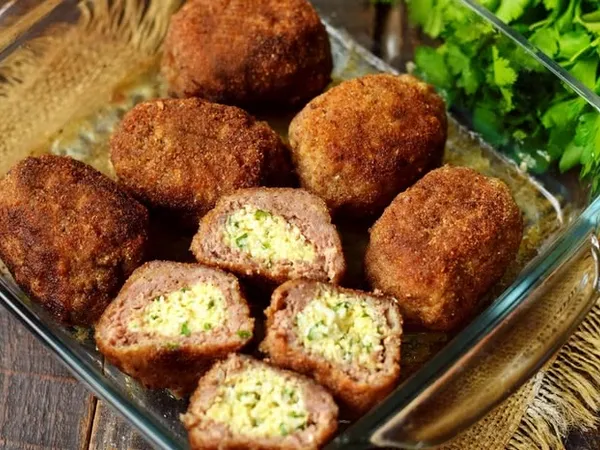 М'ясні зрази з яєчною начинкою