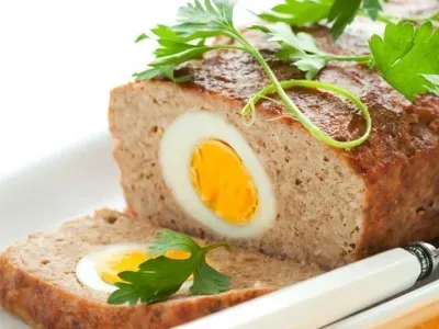 Рулет м'ясний з яйцем