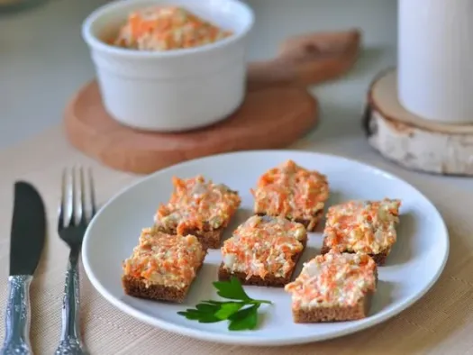 Намазка з оселедця, моркви та плавленого сиру