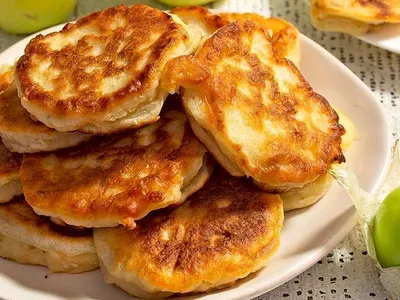 Оладки з яблуками