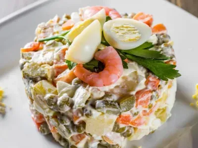 Фото: Салат Олів'є з креветками