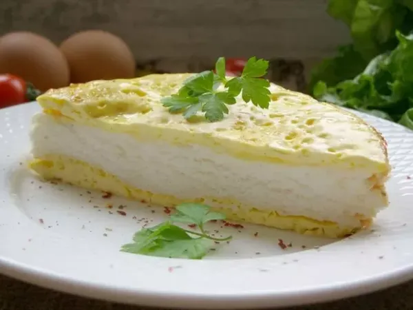 Омлет Пуляр - повітряний французький омлет із білків і жовтків