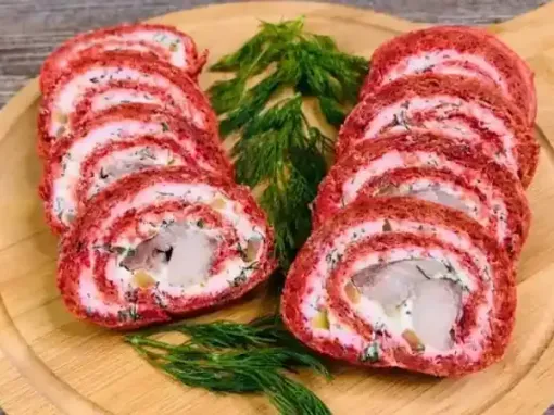 Фото: Рулет "Оселедець у шубі" з вершковим сиром