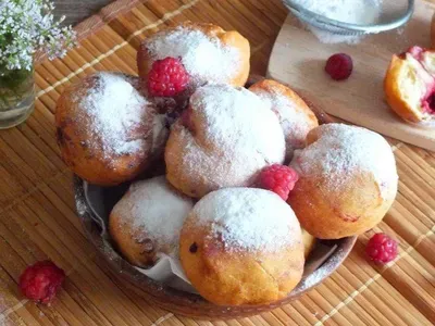 Пончики з ягодами